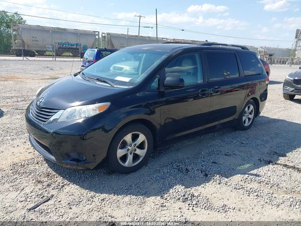 2014 TOYOTA SIENNA LE V6 8 PASSENGER