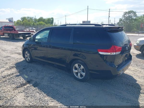 2014 TOYOTA SIENNA LE V6 8 PASSENGER