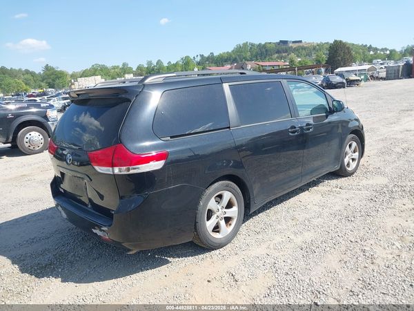 2014 TOYOTA SIENNA LE V6 8 PASSENGER