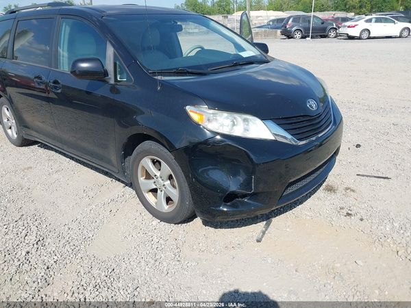2014 TOYOTA SIENNA LE V6 8 PASSENGER