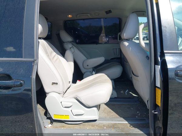 2014 TOYOTA SIENNA LE V6 8 PASSENGER
