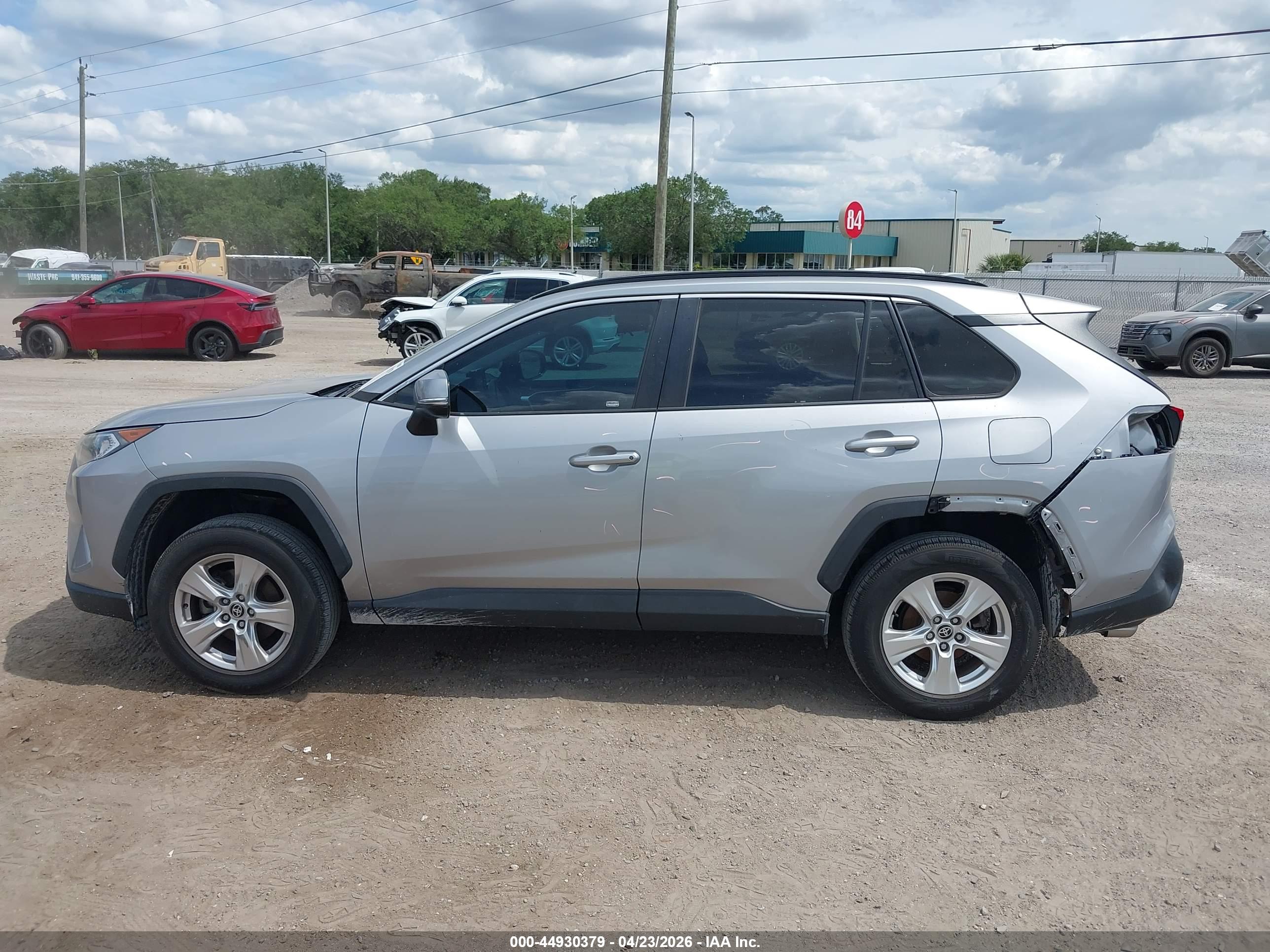 2021 TOYOTA RAV4 XLE