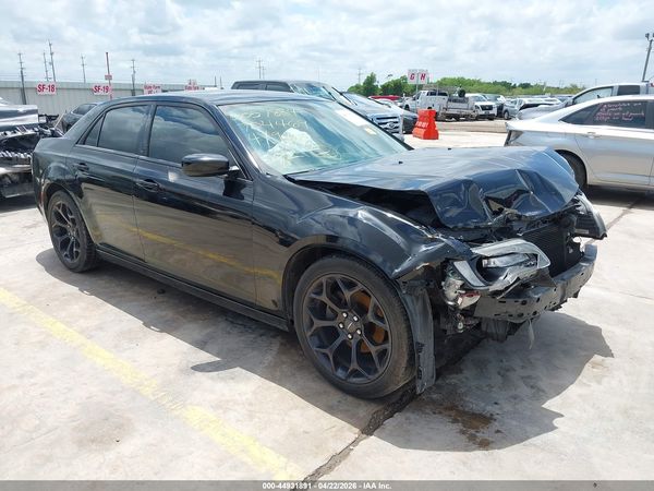2019 CHRYSLER 300 TOURING — I1