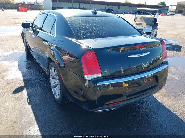 2019 CHRYSLER 300 LIMITED — I3