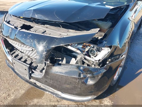 2019 CHRYSLER 300 LIMITED — I6