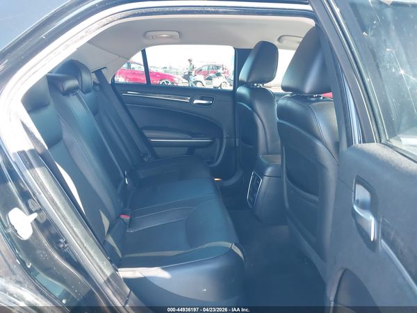 2019 CHRYSLER 300 LIMITED — I8