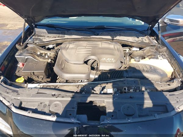 2019 CHRYSLER 300 LIMITED — I10