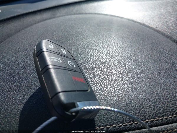 2019 CHRYSLER 300 LIMITED — I11