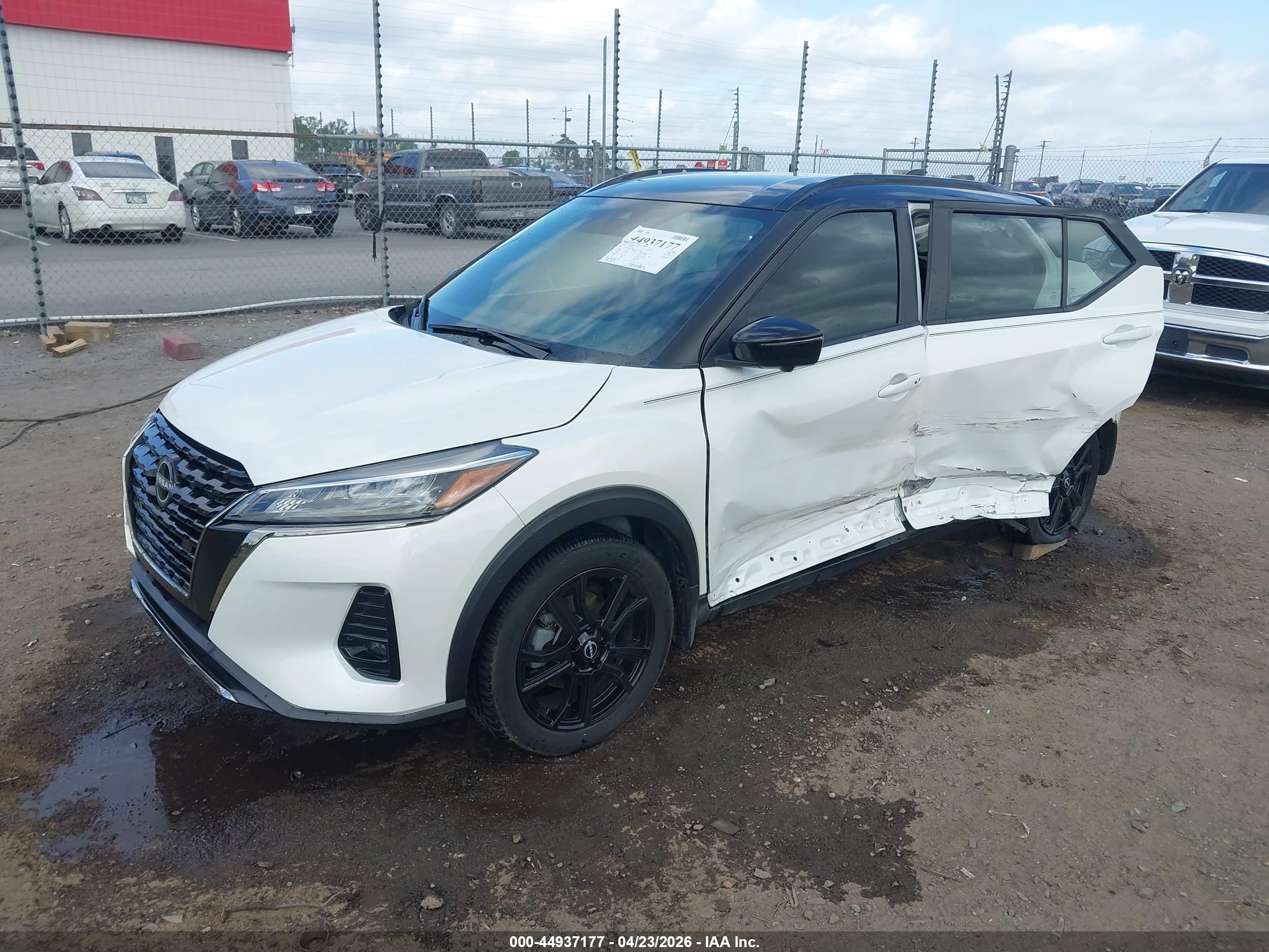 2024 NISSAN KICKS SR XTRONIC CVT — I2