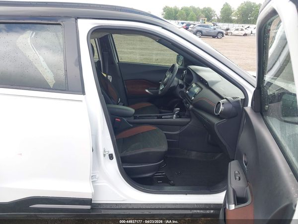 2024 NISSAN KICKS SR XTRONIC CVT — I5