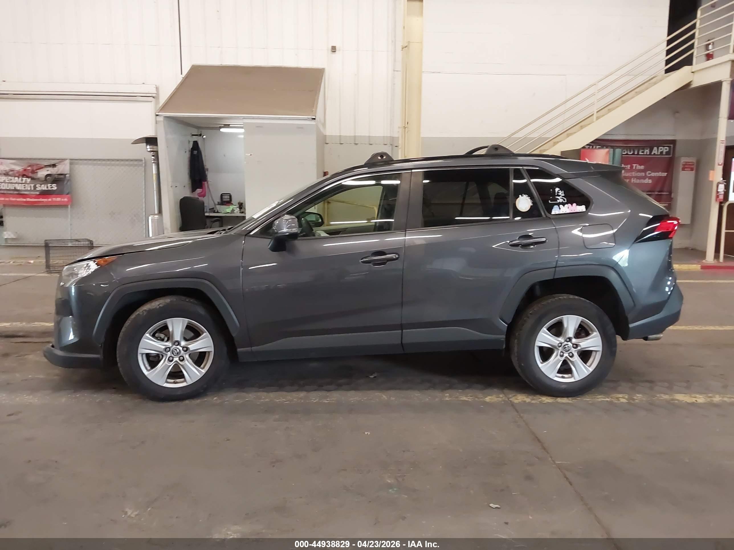 2019 TOYOTA RAV4 XLE
