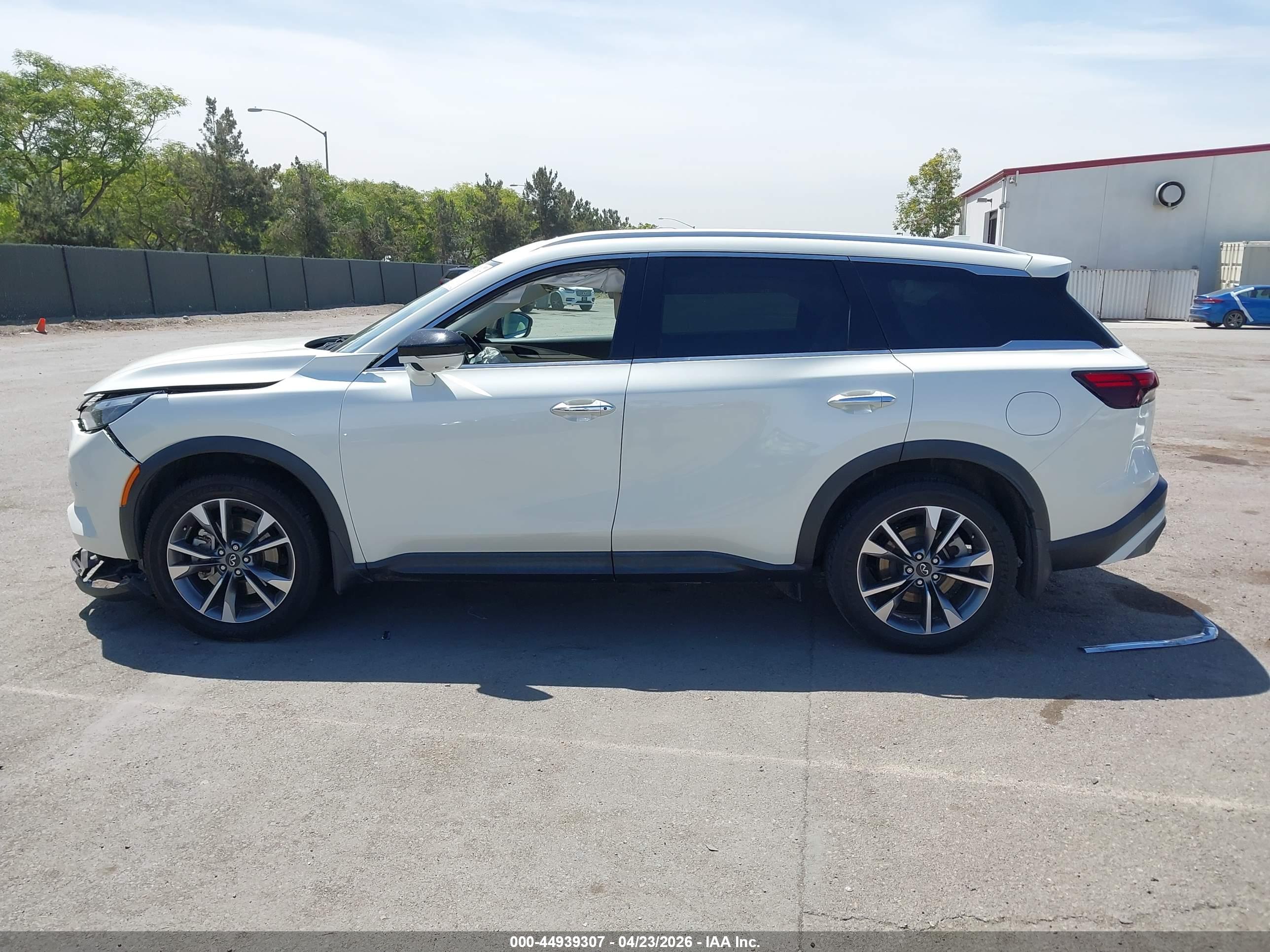 2022 INFINITI QX60 LUXE