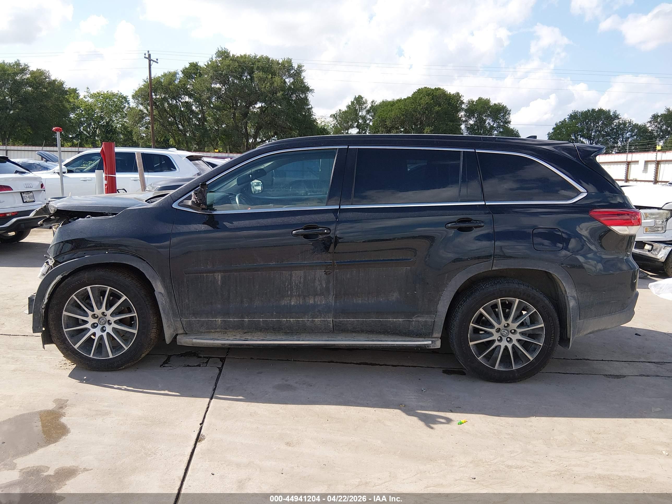 2018 TOYOTA HIGHLANDER SE