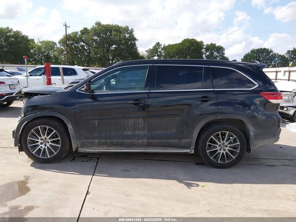 2018 TOYOTA HIGHLANDER SE