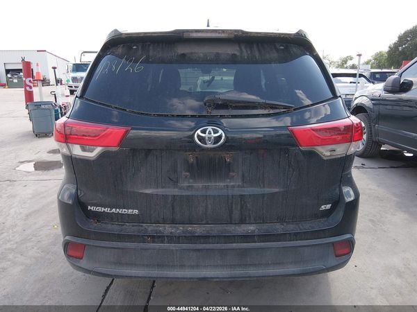 2018 TOYOTA HIGHLANDER SE