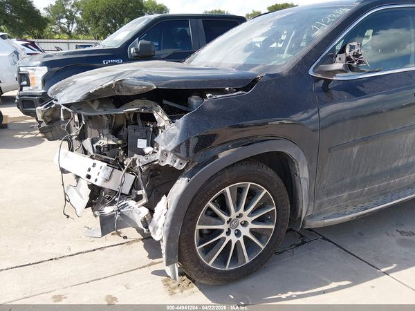 2018 TOYOTA HIGHLANDER SE