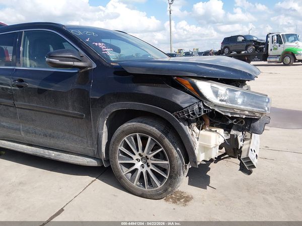 2018 TOYOTA HIGHLANDER SE