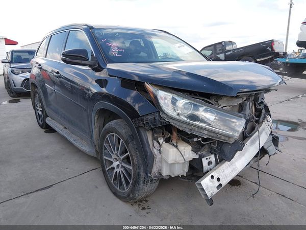 2018 TOYOTA HIGHLANDER SE