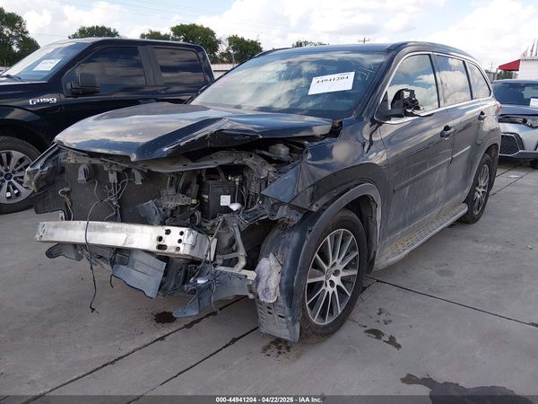 2018 TOYOTA HIGHLANDER SE