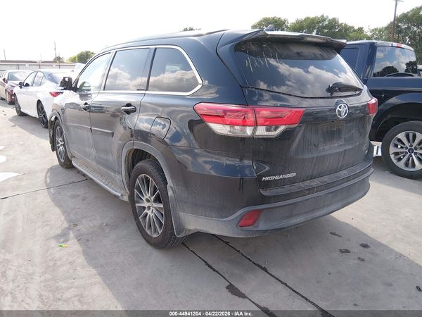 2018 TOYOTA HIGHLANDER SE