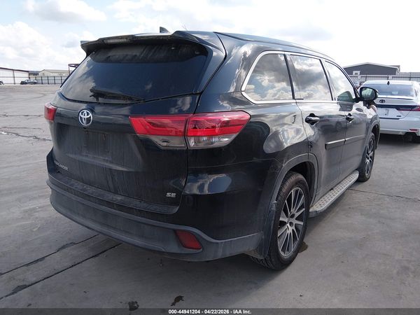 2018 TOYOTA HIGHLANDER SE