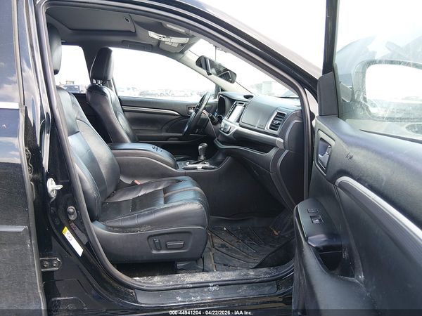 2018 TOYOTA HIGHLANDER SE