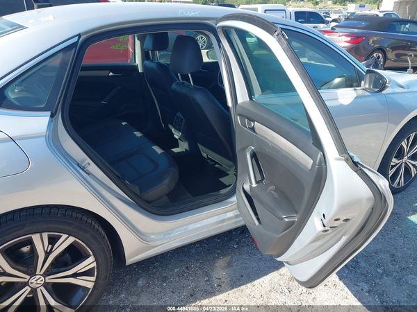 2021 VOLKSWAGEN PASSAT 2.0T SE — I8