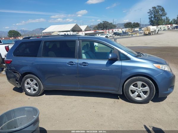 2015 TOYOTA SIENNA LE 8 PASSENGER — I116