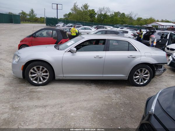 2021 CHRYSLER 300 TOURING AWD — I117