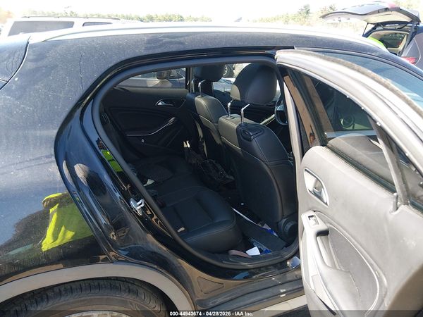 2016 MERCEDES-BENZ GLA 250 4MATIC — I8