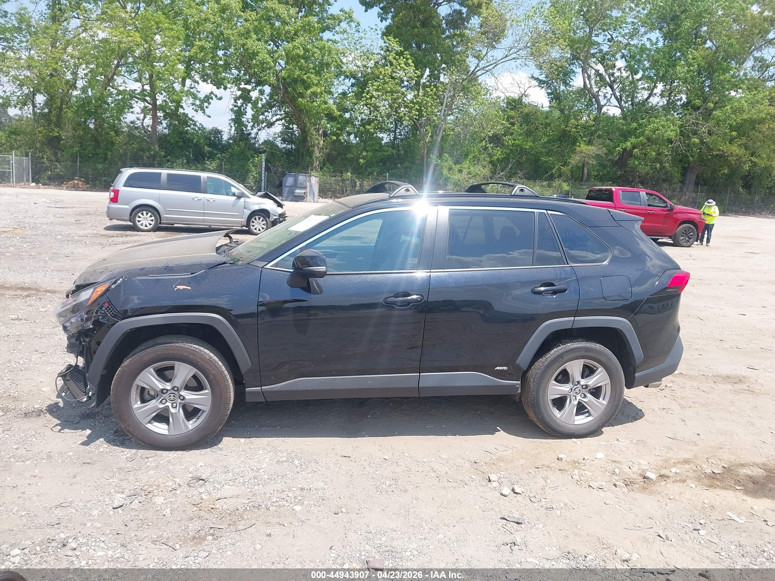 2022 TOYOTA RAV4 HYBRID XLE