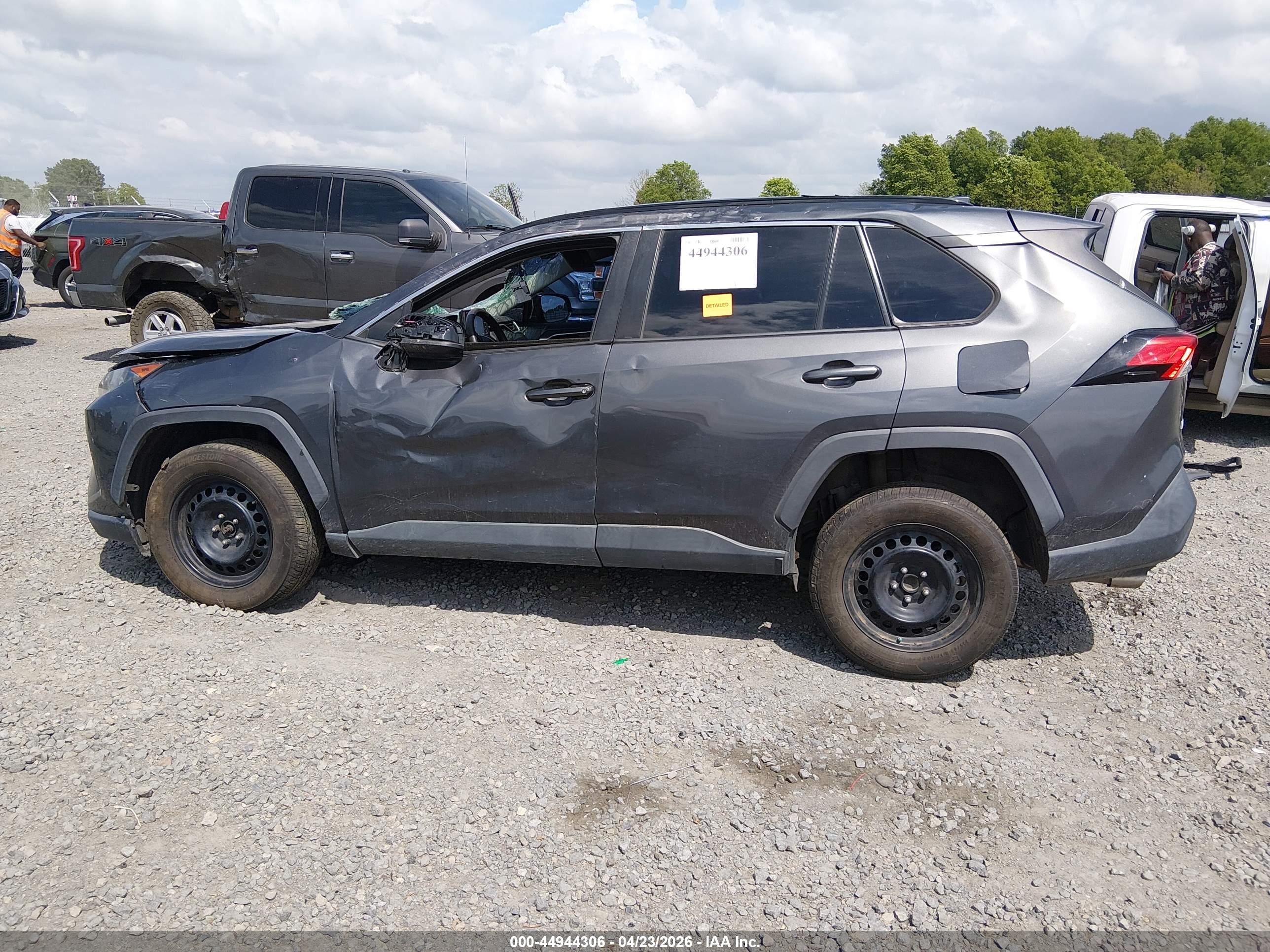 2020 TOYOTA RAV4 LE