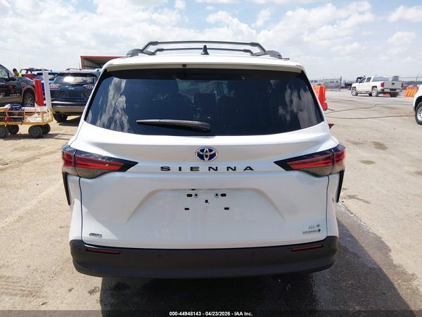 2022 TOYOTA SIENNA XLE