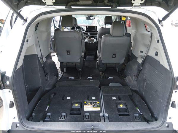 2022 TOYOTA SIENNA XLE