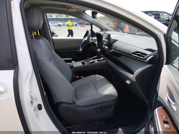 2022 TOYOTA SIENNA XLE