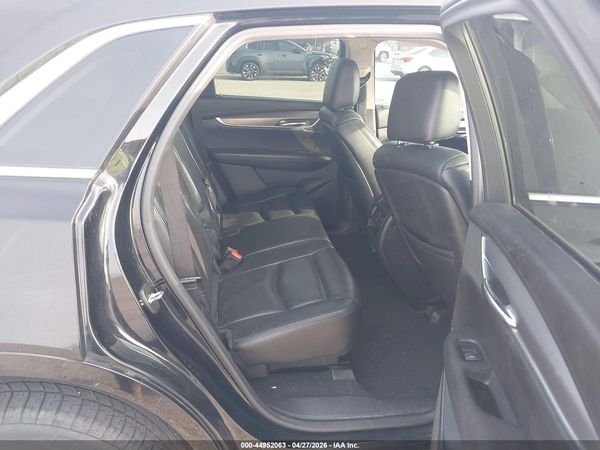 2017 CADILLAC XT5 LUXURY — I8