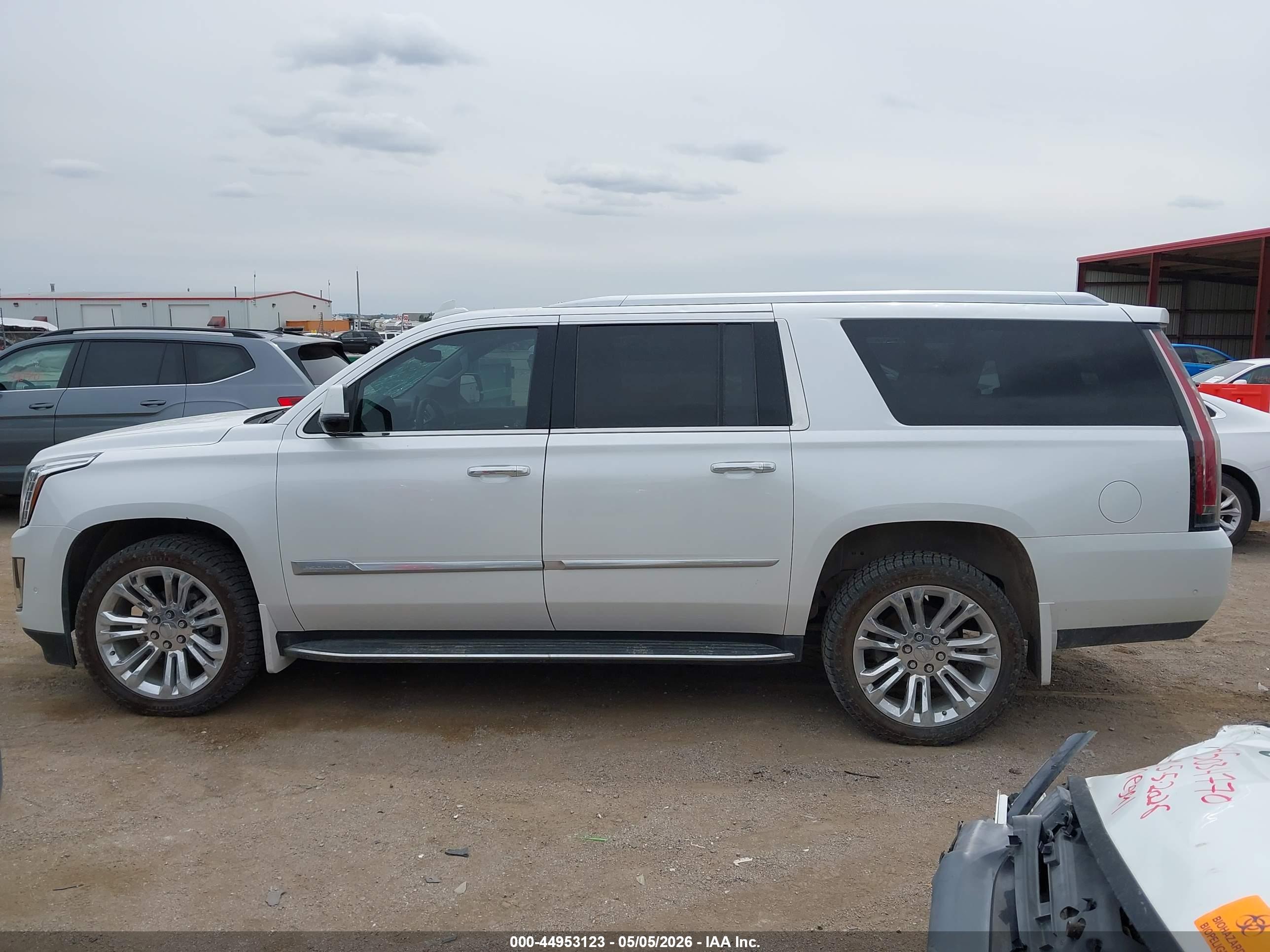 2017 CADILLAC ESCALADE ESV LUXURY
