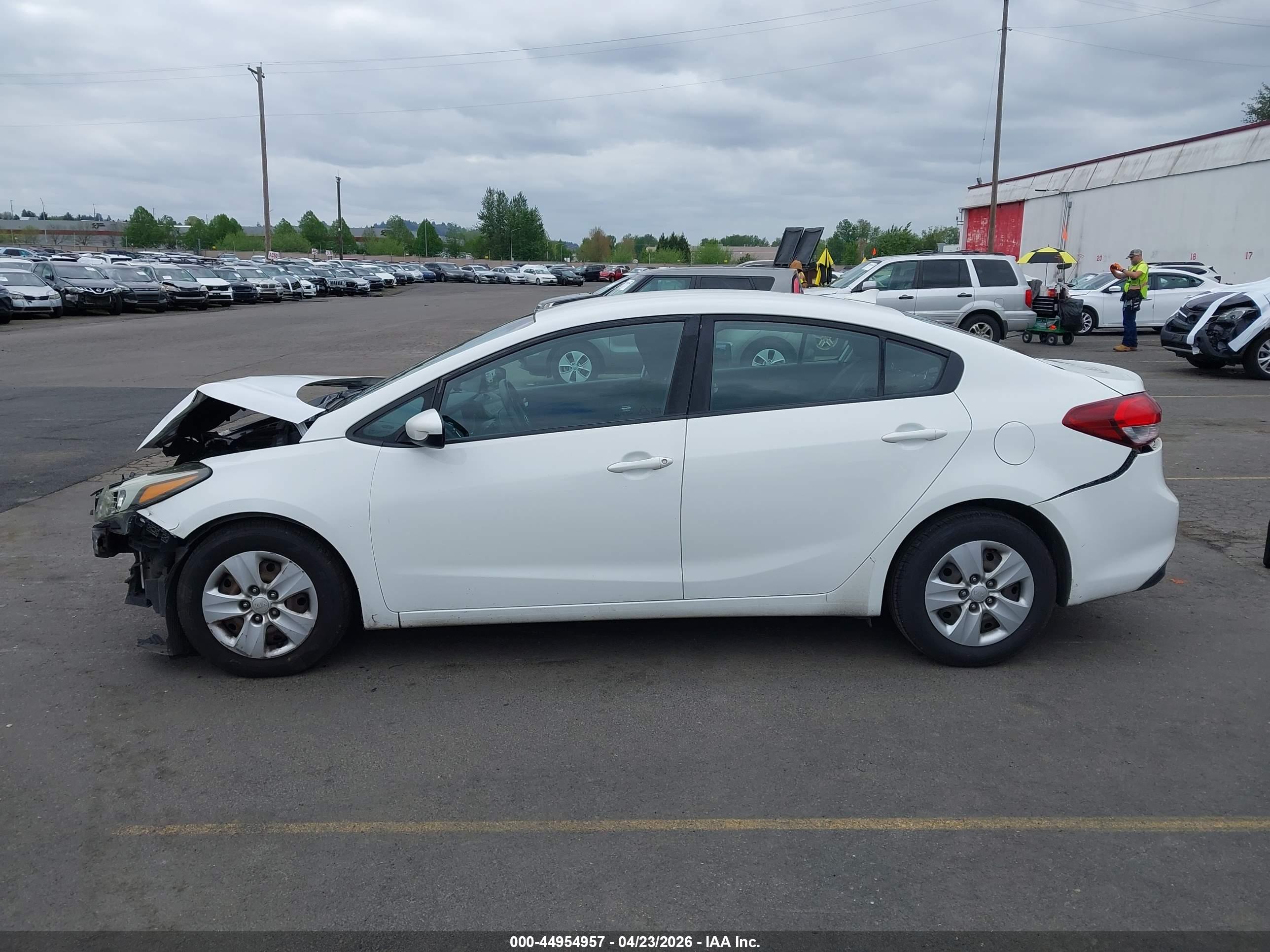 2017 KIA FORTE LX