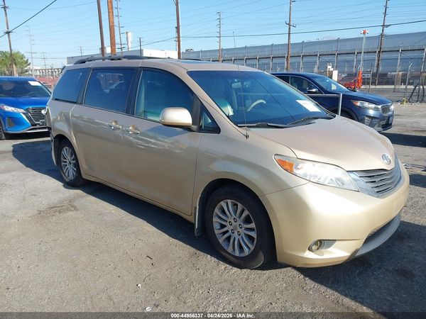 2012 TOYOTA SIENNA XLE V6 8 PASSENGER — I1