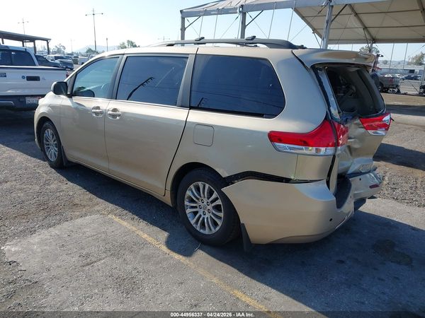 2012 TOYOTA SIENNA XLE V6 8 PASSENGER — I3