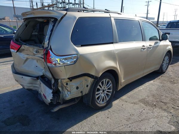 2012 TOYOTA SIENNA XLE V6 8 PASSENGER — I4
