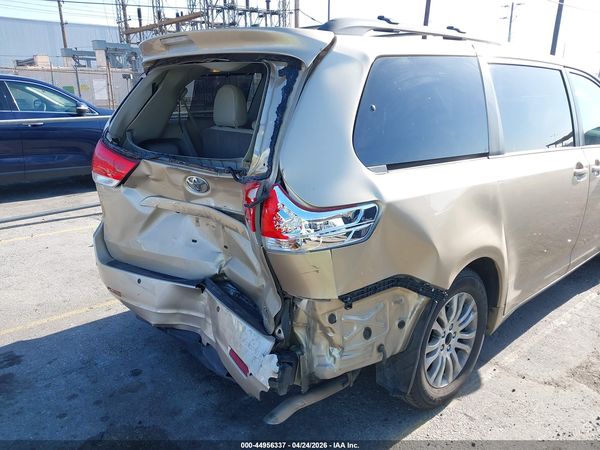 2012 TOYOTA SIENNA XLE V6 8 PASSENGER — I6