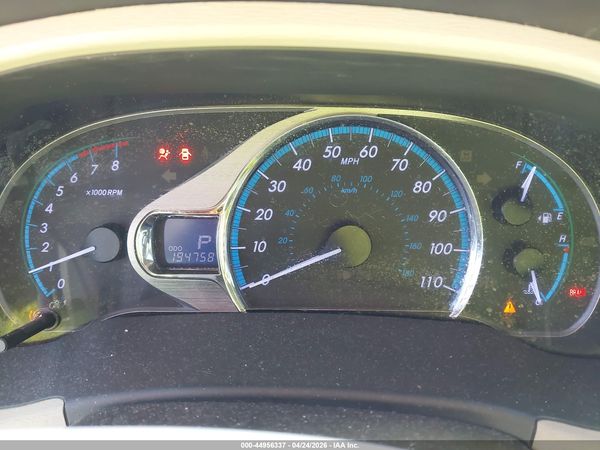 2012 TOYOTA SIENNA XLE V6 8 PASSENGER — I7