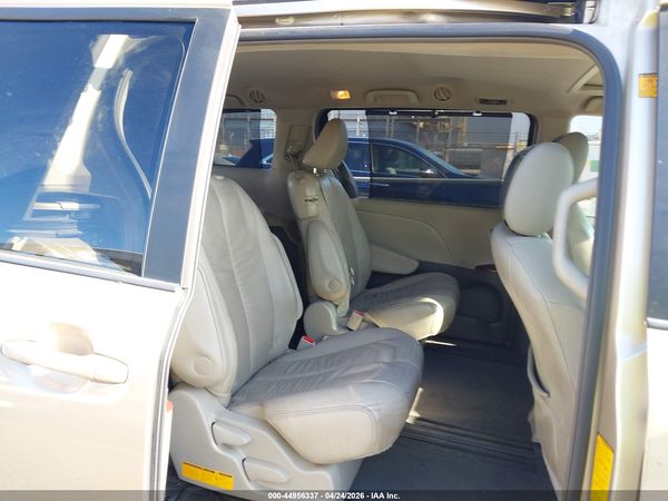 2012 TOYOTA SIENNA XLE V6 8 PASSENGER — I8