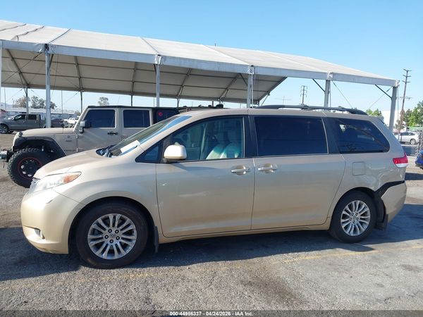 2012 TOYOTA SIENNA XLE V6 8 PASSENGER — I117
