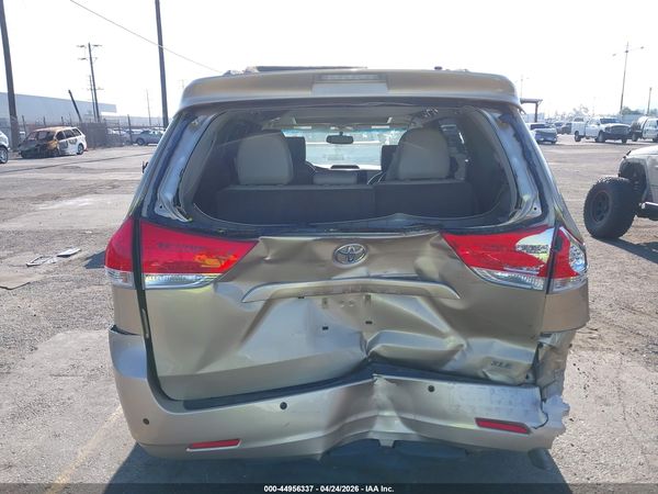 2012 TOYOTA SIENNA XLE V6 8 PASSENGER — I119