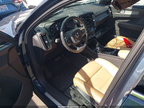 2021 VOLVO XC40 T4 INSCRIPTION