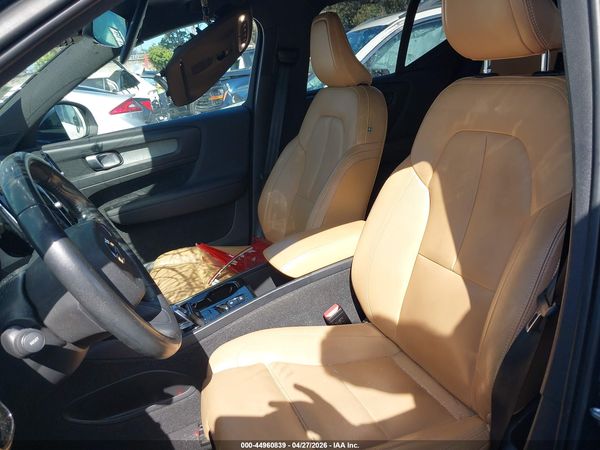 2021 VOLVO XC40 T4 INSCRIPTION