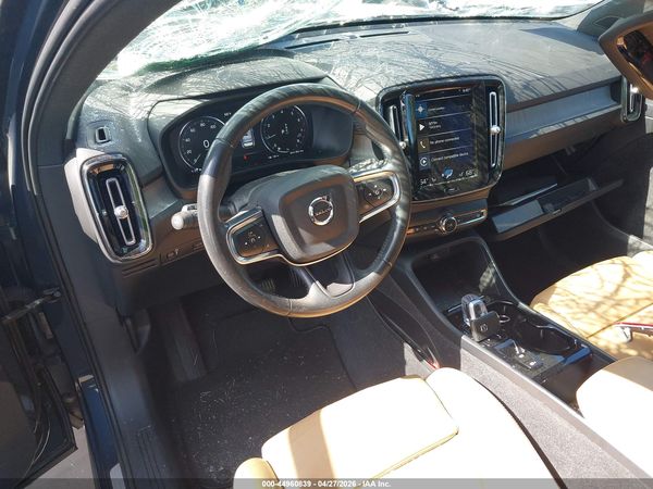 2021 VOLVO XC40 T4 INSCRIPTION