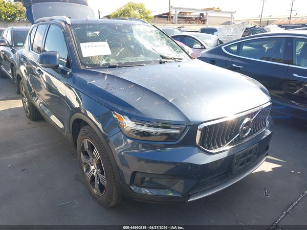 2021 VOLVO XC40 T4 INSCRIPTION